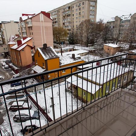 Подобово В Центрі Поряд Жд Ternopil Extérieur photo