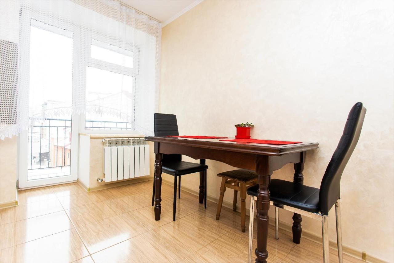 Подобово В Центрі Поряд Жд Ternopil Extérieur photo