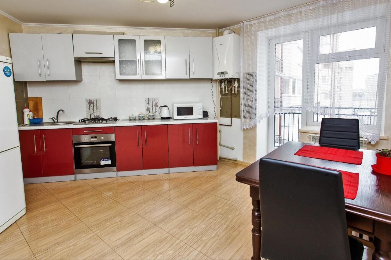 Подобово В Центрі Поряд Жд Ternopil Extérieur photo