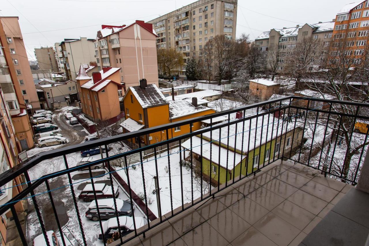 Подобово В Центрі Поряд Жд Ternopil Extérieur photo